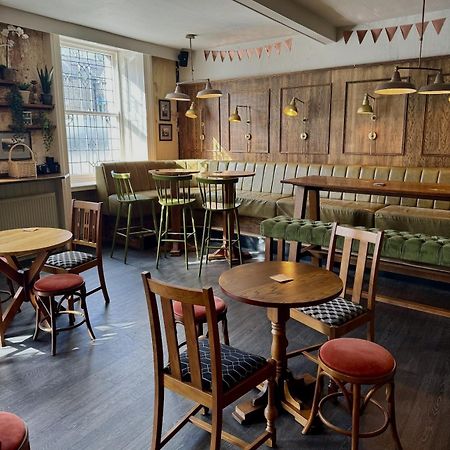 רות'ברי The Queens Head Hotel מראה חיצוני תמונה