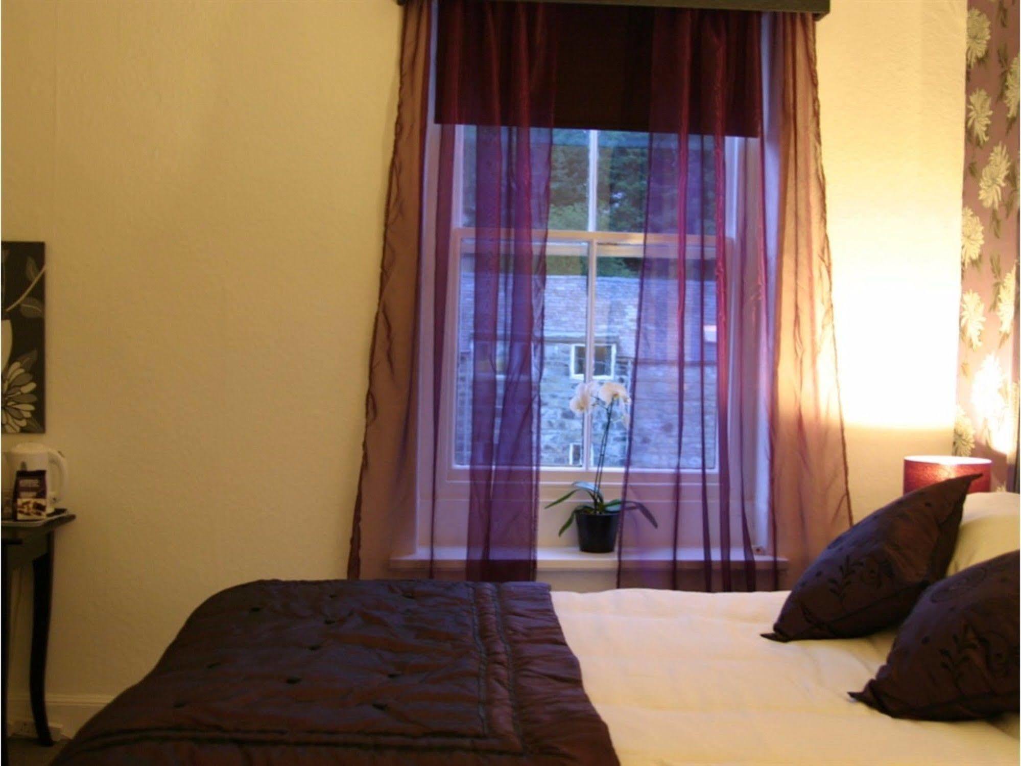 רות'ברי The Queens Head Hotel מראה חיצוני תמונה