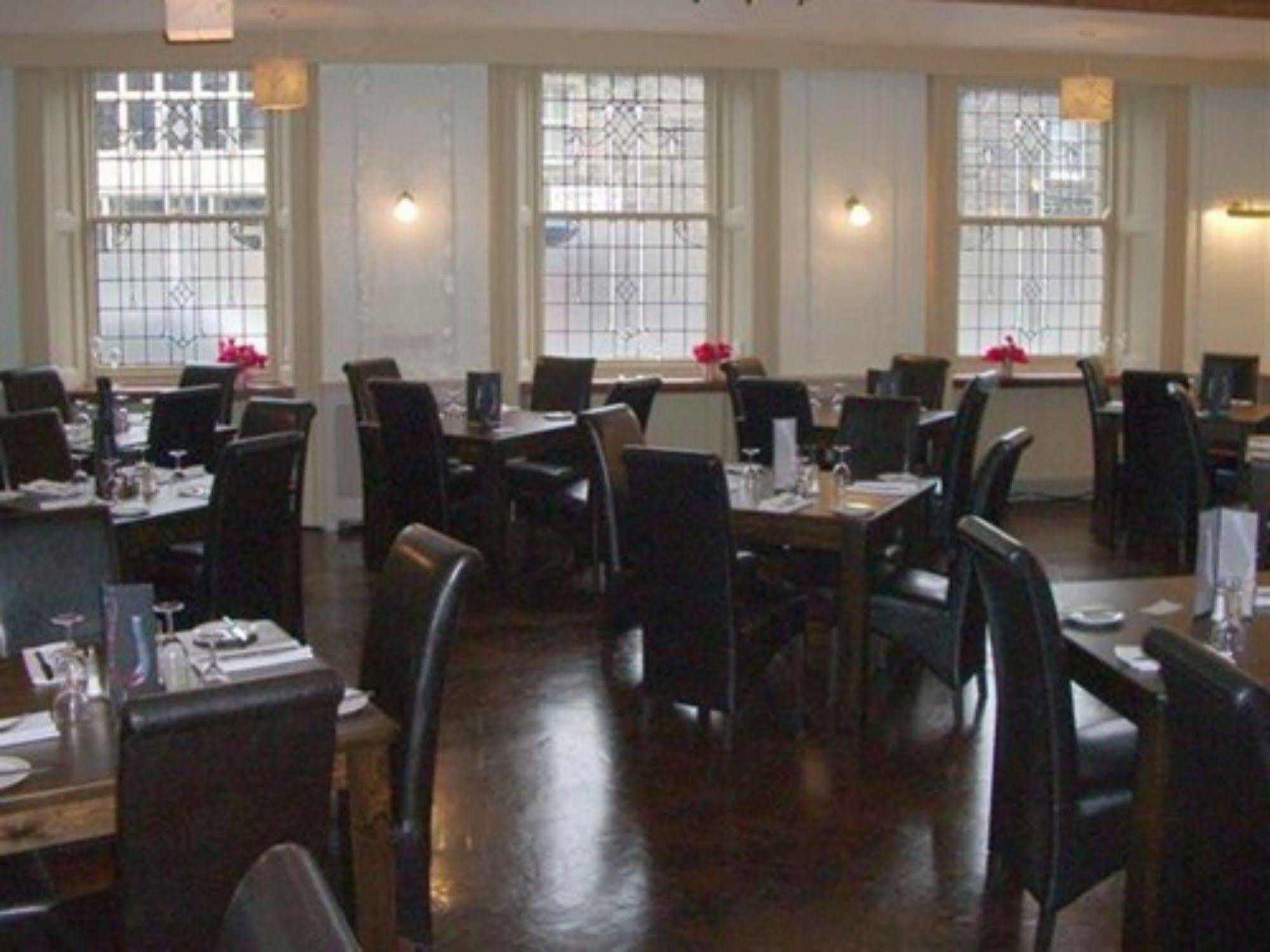 רות'ברי The Queens Head Hotel מראה חיצוני תמונה