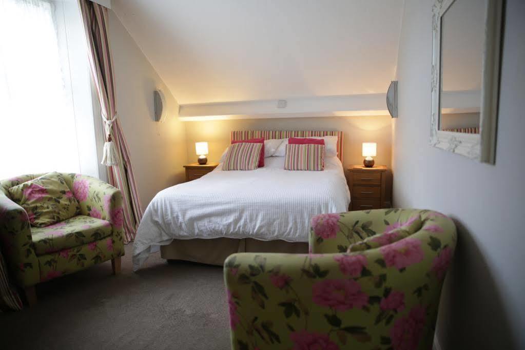 רות'ברי The Queens Head Hotel מראה חיצוני תמונה