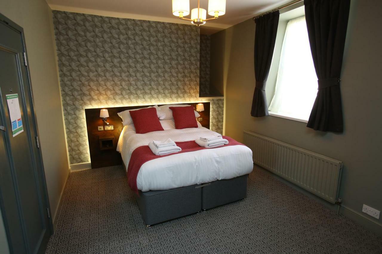 רות'ברי The Queens Head Hotel חדר תמונה