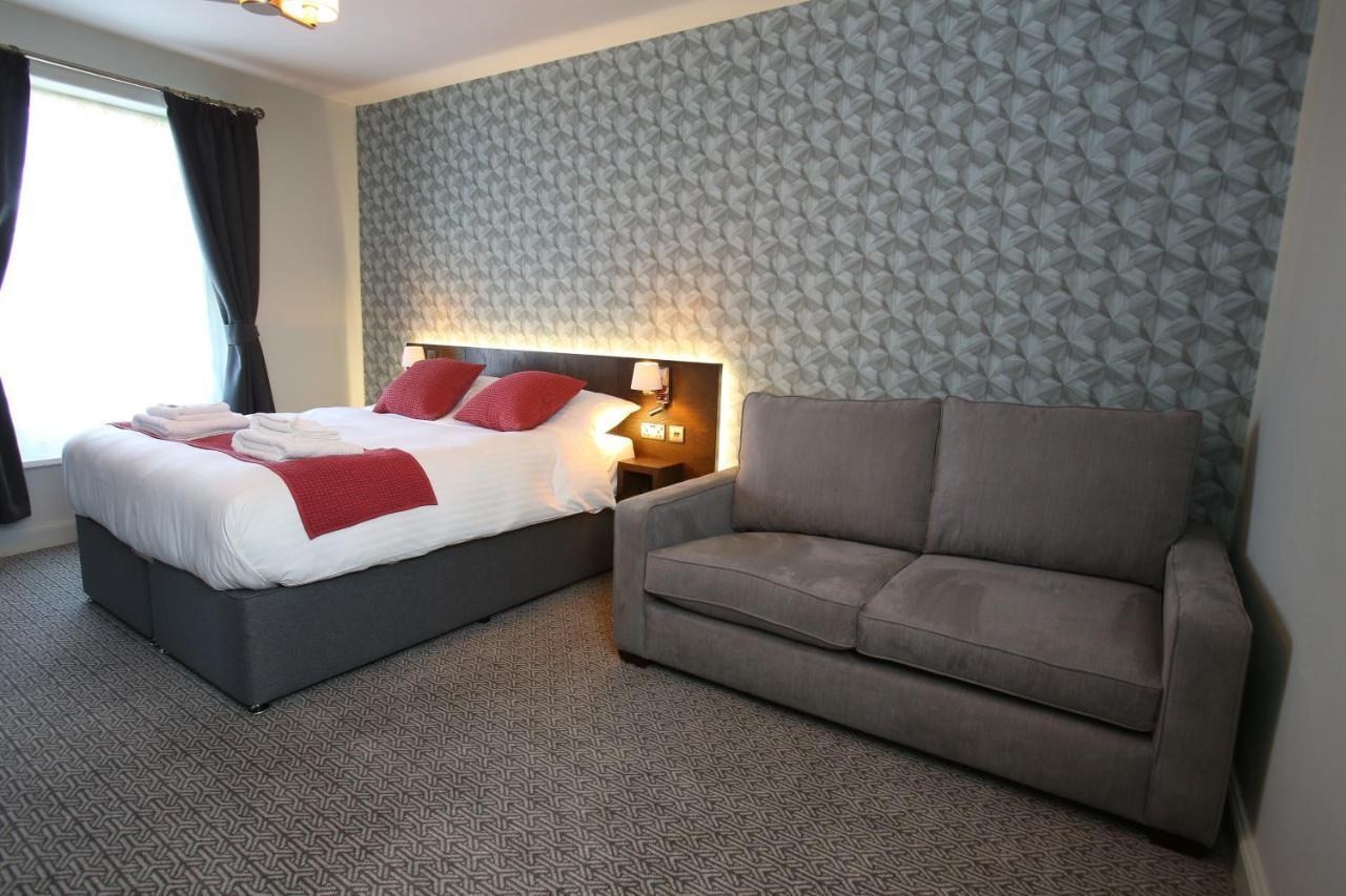 רות'ברי The Queens Head Hotel מראה חיצוני תמונה